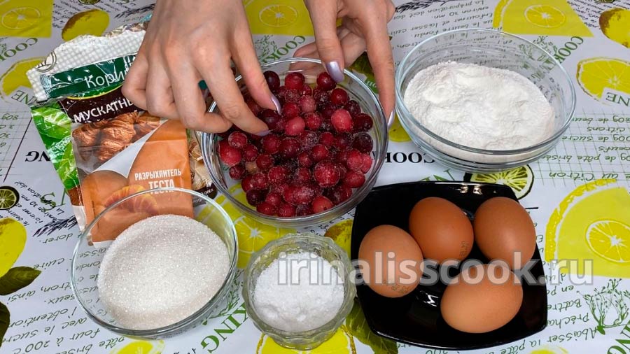 ингредиенты для быстрого пирога шарлотка с клюквой