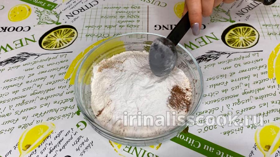 мука с разрыхлителем ванилином корицей мускатным орехом смесь